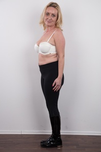 5. Download full pics of Gerlinda (43) from czechcasting.com