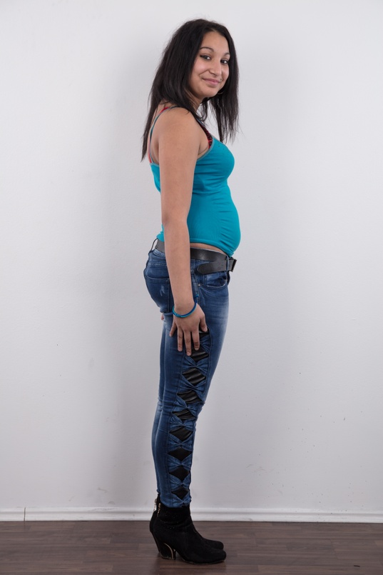 3. Download full pics of Monika (18) from czechcasting.com