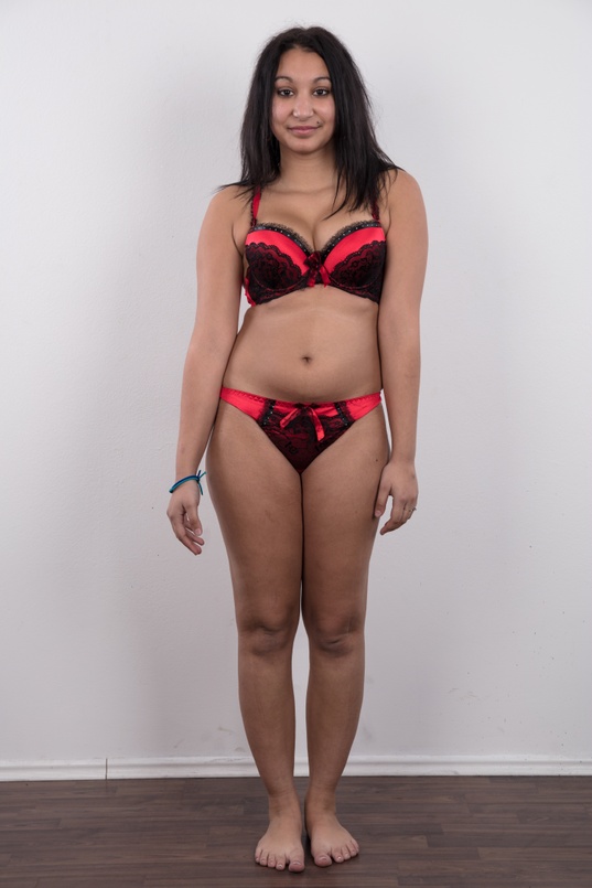 4. Download full pics of Monika (18) from czechcasting.com