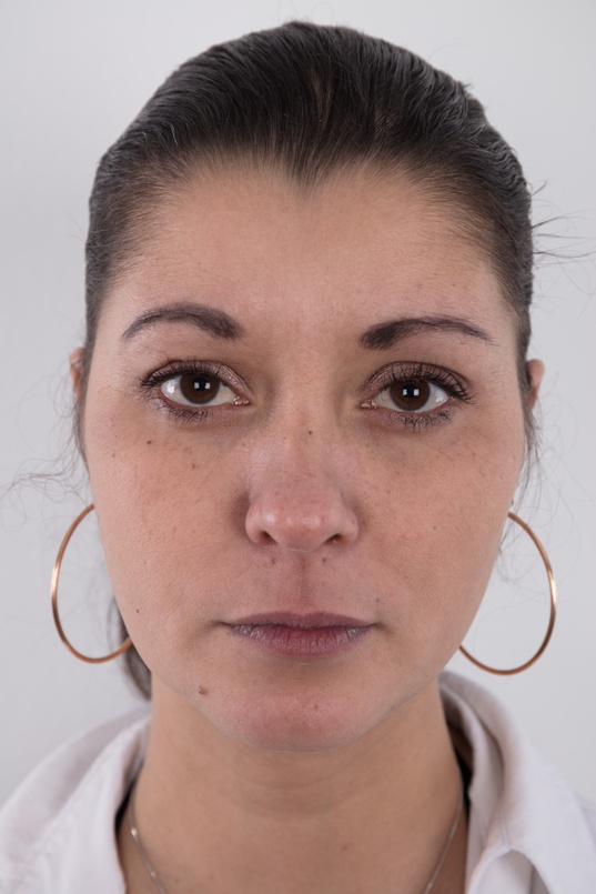 1. Download full pics of Sandra (31) from czechcasting.com