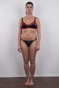 4. Download full pics of Sandra (31) from czechcasting.com