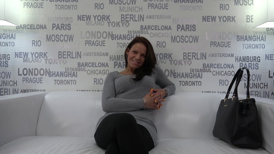 1. Download full pics of Jana (30) from czechcasting.com