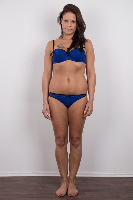 5. Download full pics of Jana (30) from czechcasting.com