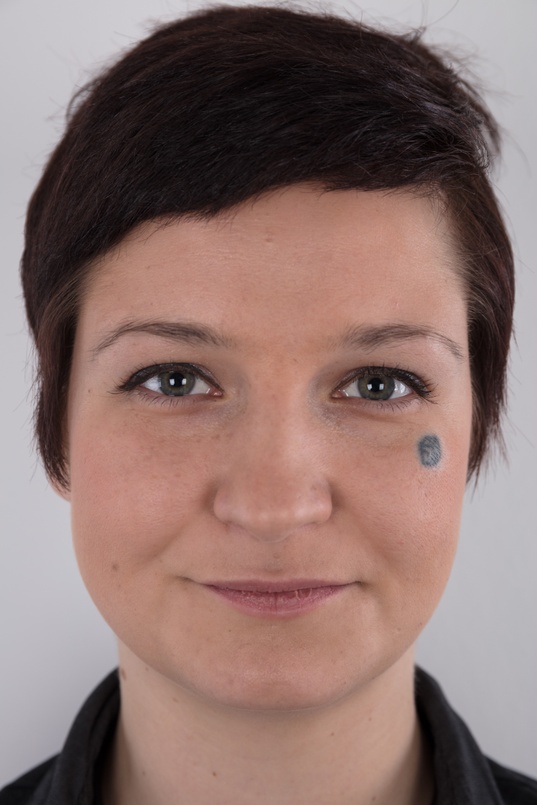 1. Download full pics of Aneta (26) from czechcasting.com