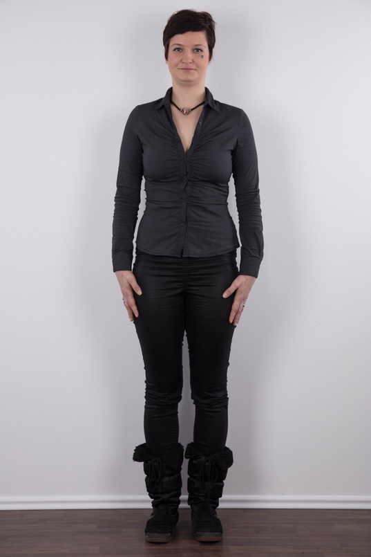 2. Download full pics of Aneta (26) from czechcasting.com