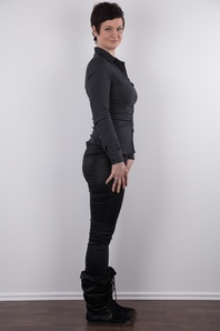 3. Download full pics of Aneta (26) from czechcasting.com