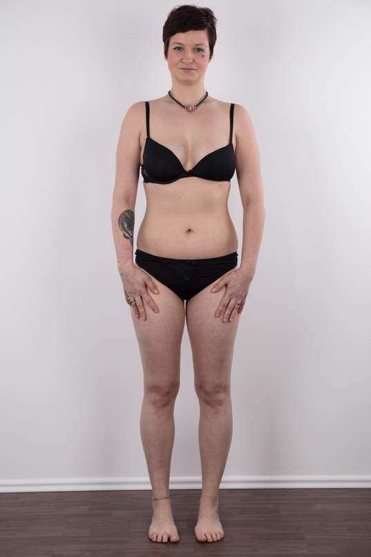 5. Download full pics of Aneta (26) from czechcasting.com