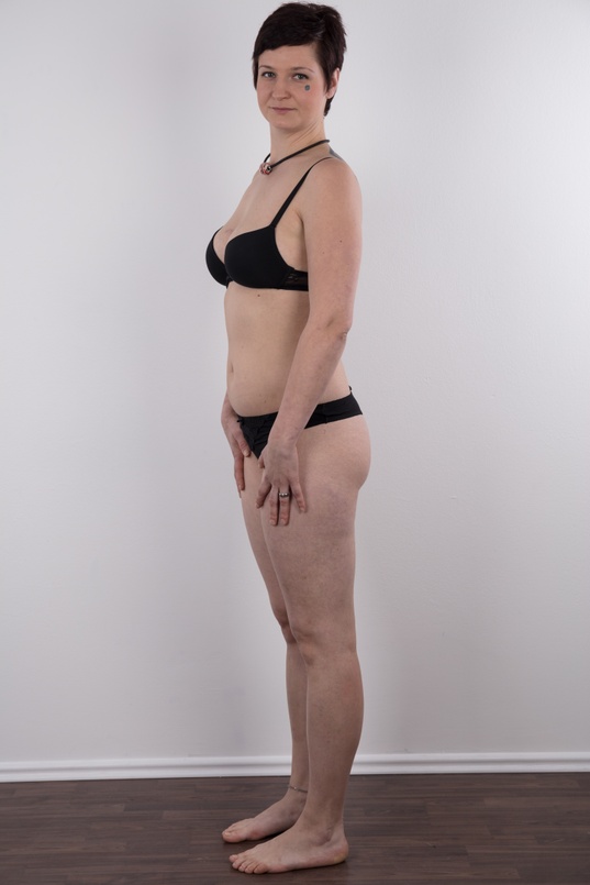 6. Download full pics of Aneta (26) from czechcasting.com