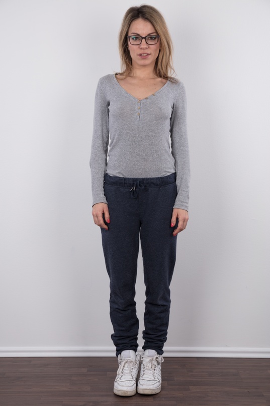 2. Download full pics of Alena (34) from czechcasting.com