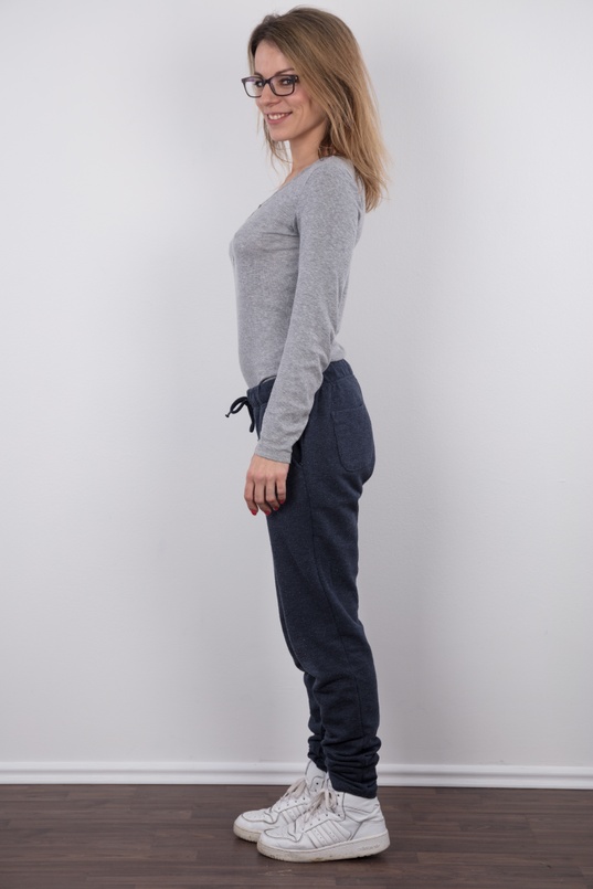 3. Download full pics of Alena (34) from czechcasting.com