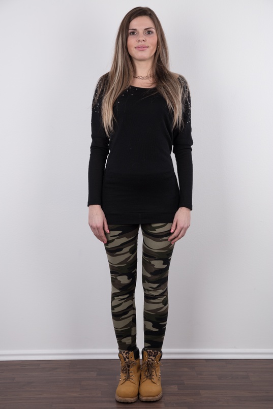 2. Download full pics of Sylvie (26) from czechcasting.com