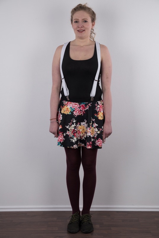 2. Download full pics of Nikol (25) from czechcasting.com