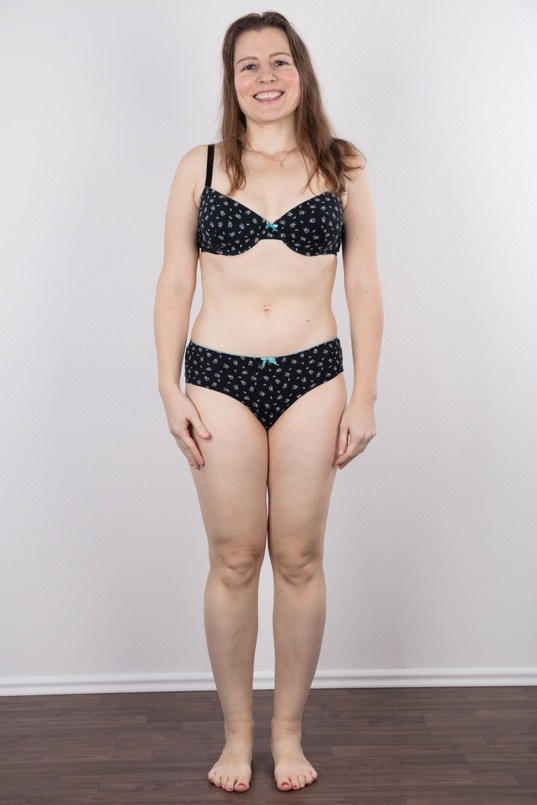 5. Download full pics of Eva (40) from czechcasting.com