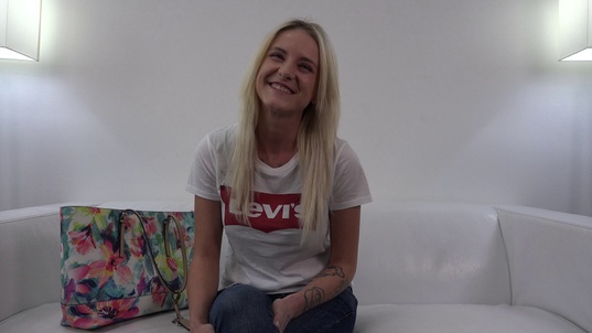 1. Download full pics of Sabina (22) from czechcasting.com