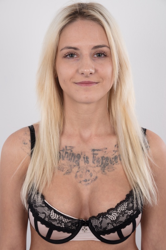 4. Download full pics of Sabina (22) from czechcasting.com