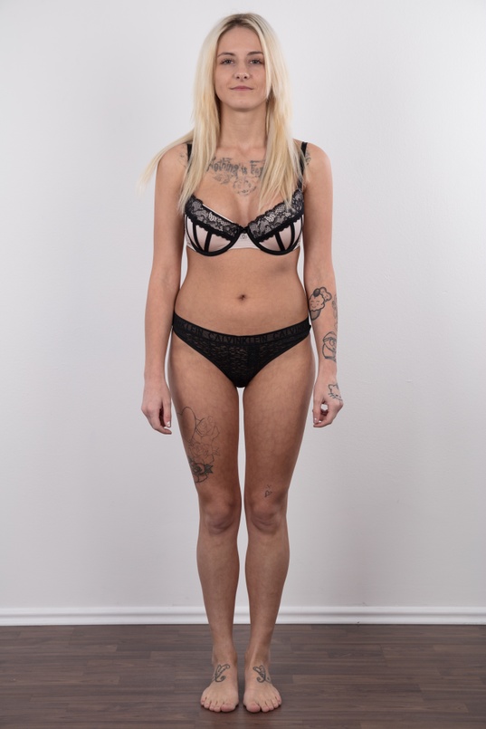 5. Download full pics of Sabina (22) from czechcasting.com