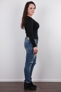 4. Download full pics of Michaela (21) from czechcasting.com