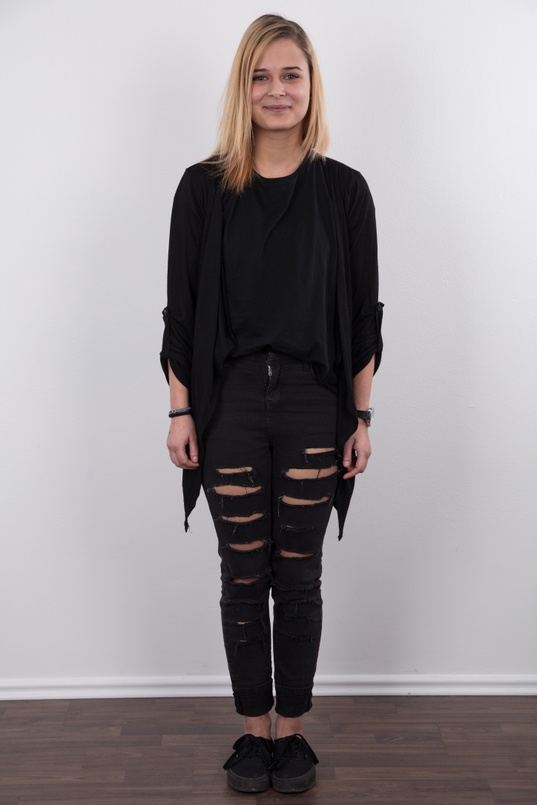 2. Download full pics of Aneta (19) from czechcasting.com