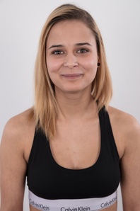 4. Download full pics of Aneta (19) from czechcasting.com