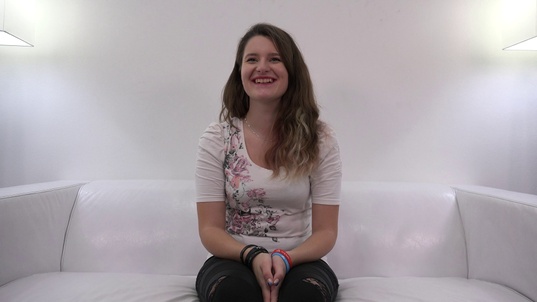 1. Download full pics of Tereza (20) from czechcasting.com