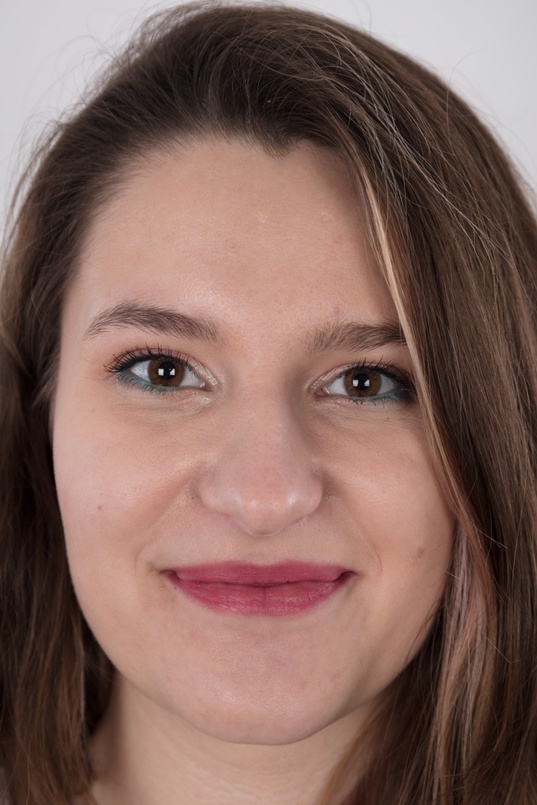 1. Download full pics of Tereza (20) from czechcasting.com