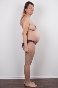 7. Download full pics of Hana (29) from czechcasting.com