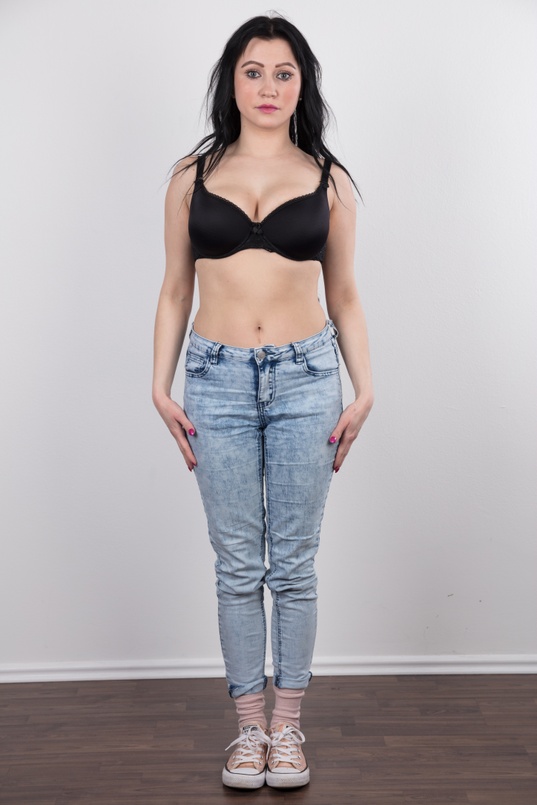 3. Download full pics of Sabina (24) from czechcasting.com