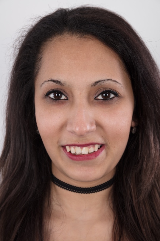 1. Download full pics of Lenka (23) from czechcasting.com