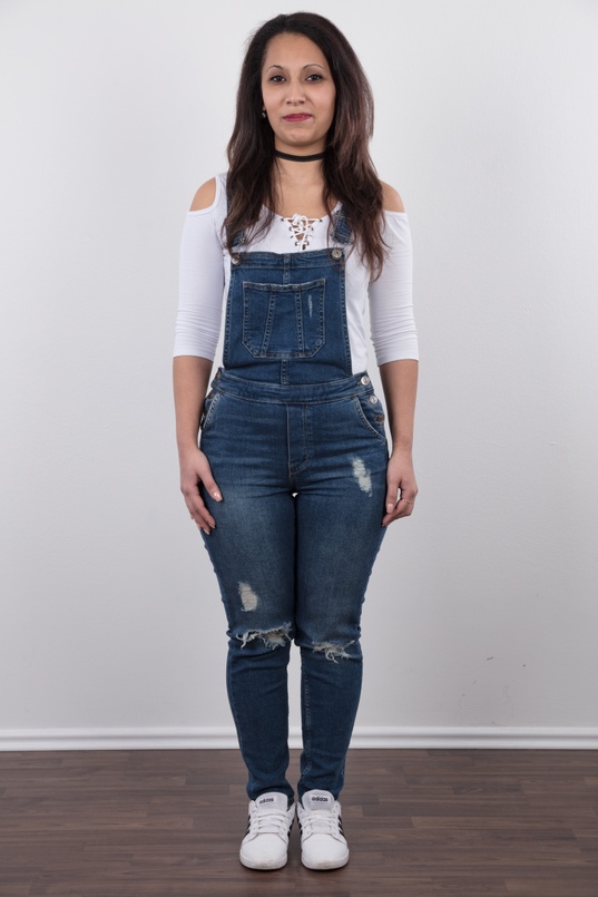 2. Download full pics of Lenka (23) from czechcasting.com