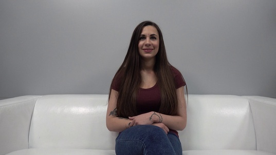 1. Download full pics of Veronika (19) from czechcasting.com