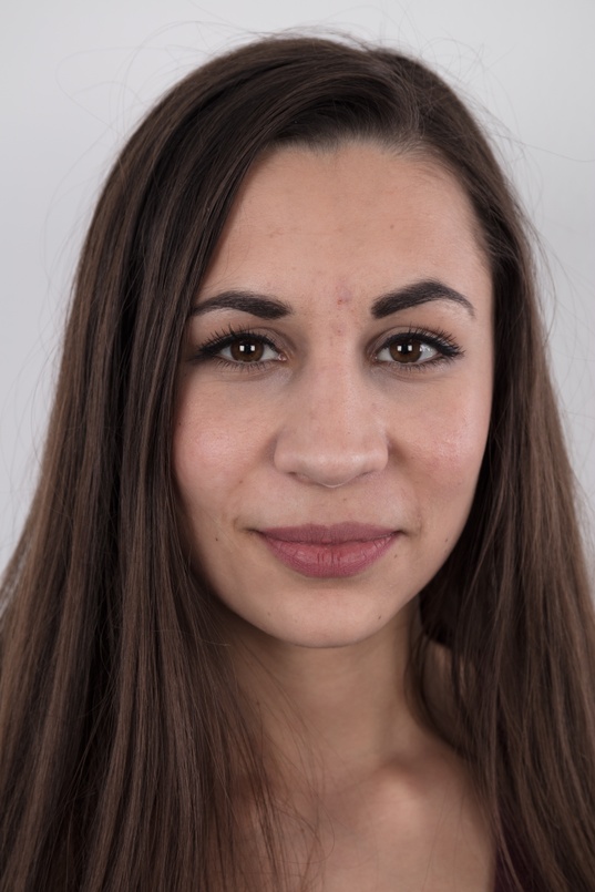 1. Download full pics of Veronika (19) from czechcasting.com