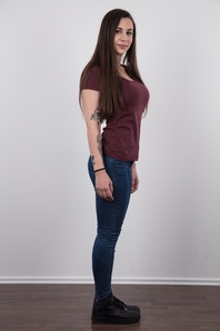 3. Download full pics of Veronika (19) from czechcasting.com