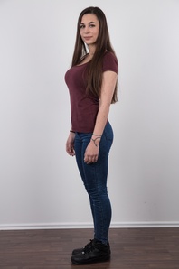 4. Download full pics of Veronika (19) from czechcasting.com