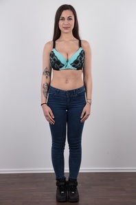 5. Download full pics of Veronika (19) from czechcasting.com