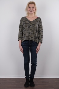 2. Download full pics of Tereza (19) from czechcasting.com