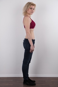 4. Download full pics of Tereza (19) from czechcasting.com