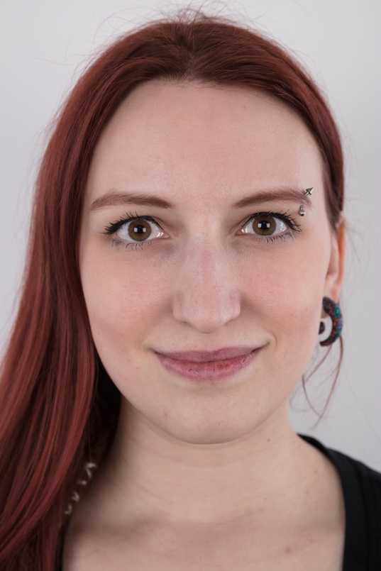 1. Download full pics of Johanka (23) from czechcasting.com