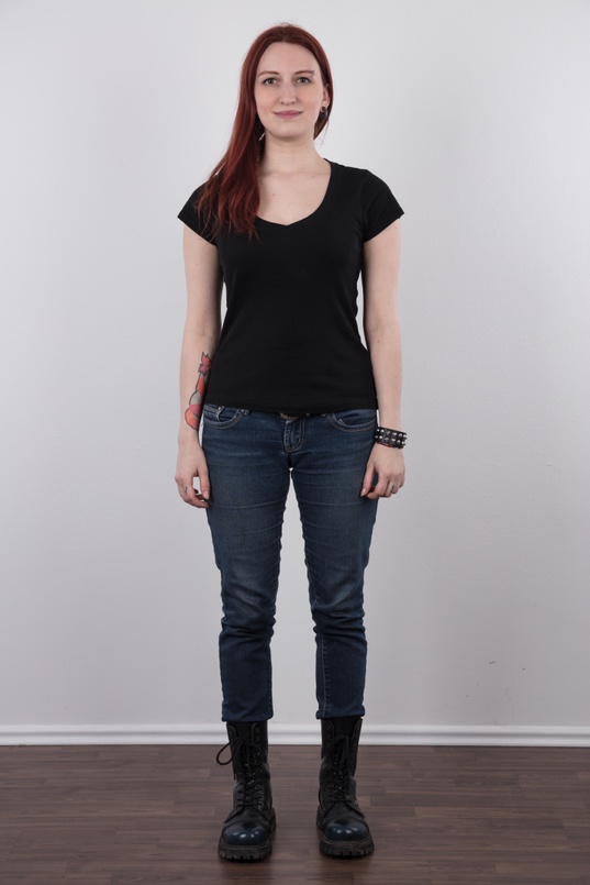 2. Download full pics of Johanka (23) from czechcasting.com