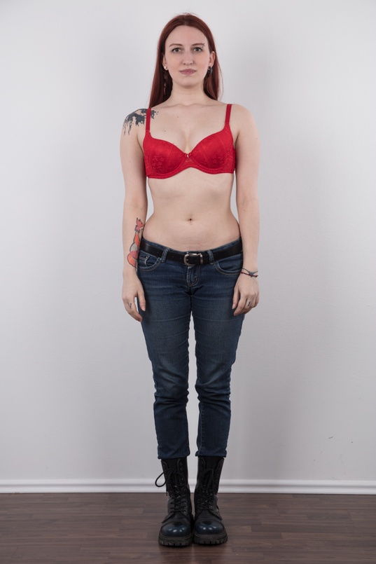 3. Download full pics of Johanka (23) from czechcasting.com