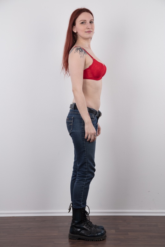 4. Download full pics of Johanka (23) from czechcasting.com