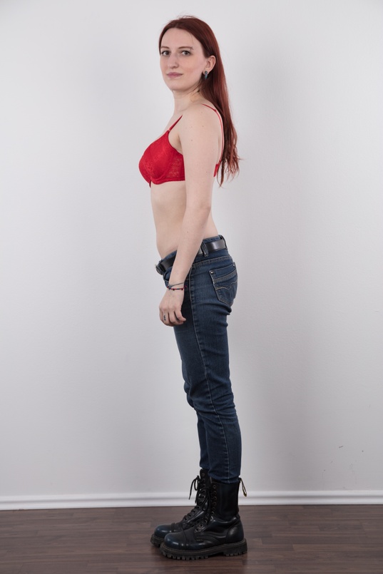 5. Download full pics of Johanka (23) from czechcasting.com