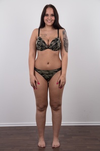 4. Download full pics of Denisa (18) from czechcasting.com