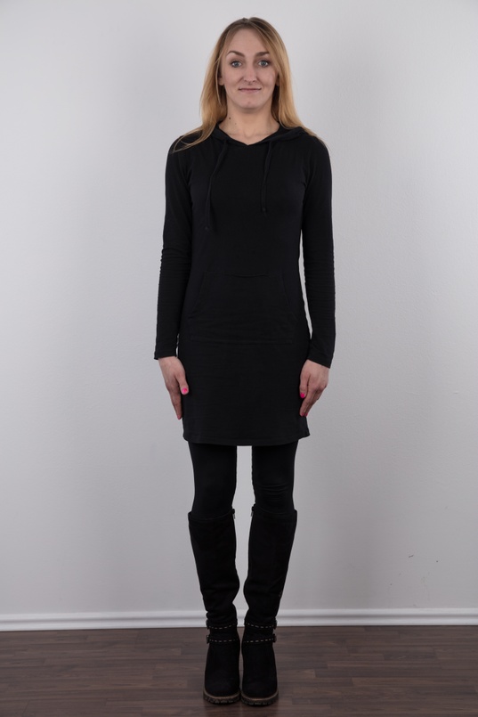 2. Download full pics of Zuzana (28) from czechcasting.com