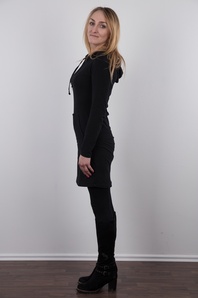 4. Download full pics of Zuzana (28) from czechcasting.com