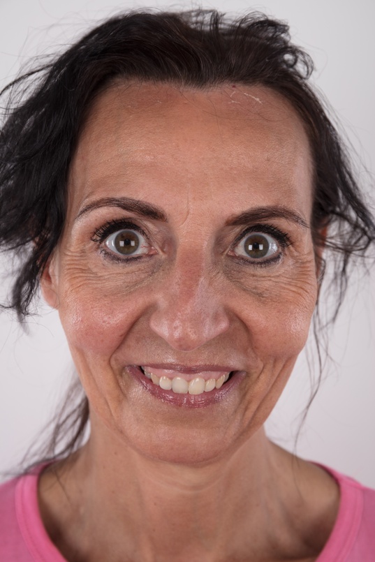 1. Download full pics of Klaudie (52) from czechcasting.com