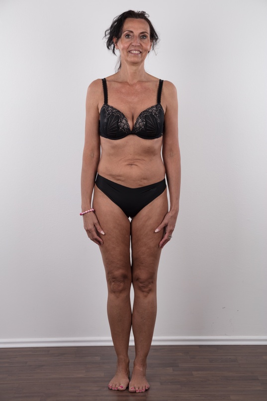 5. Download full pics of Klaudie (52) from czechcasting.com