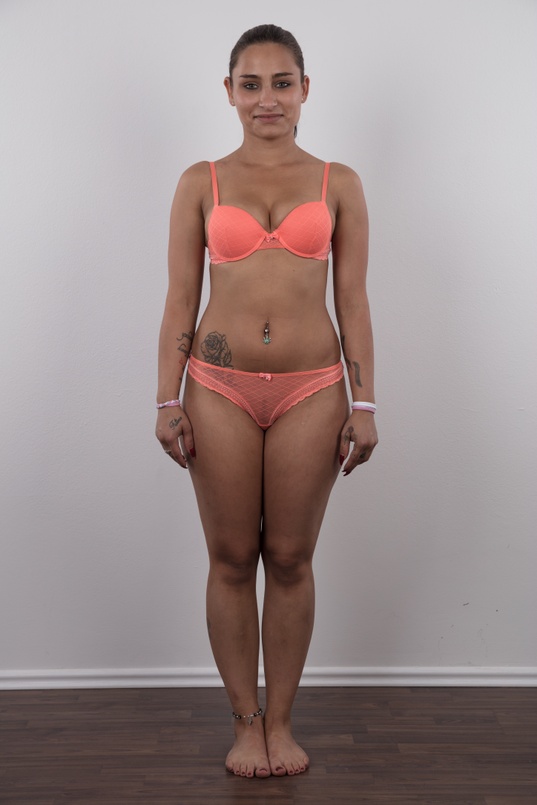 4. Download full pics of Anna (23) from czechcasting.com