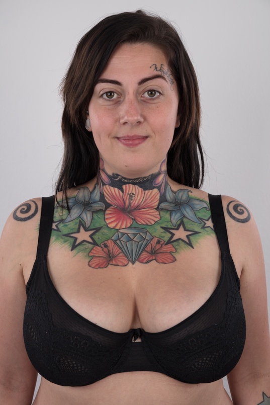 3. Download full pics of Nikola (27) from czechcasting.com