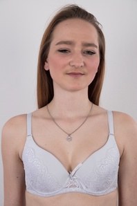 4. Download full pics of Tereza (19) from czechcasting.com