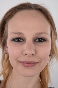 1. Download full pics of Sara (21) from czechcasting.com